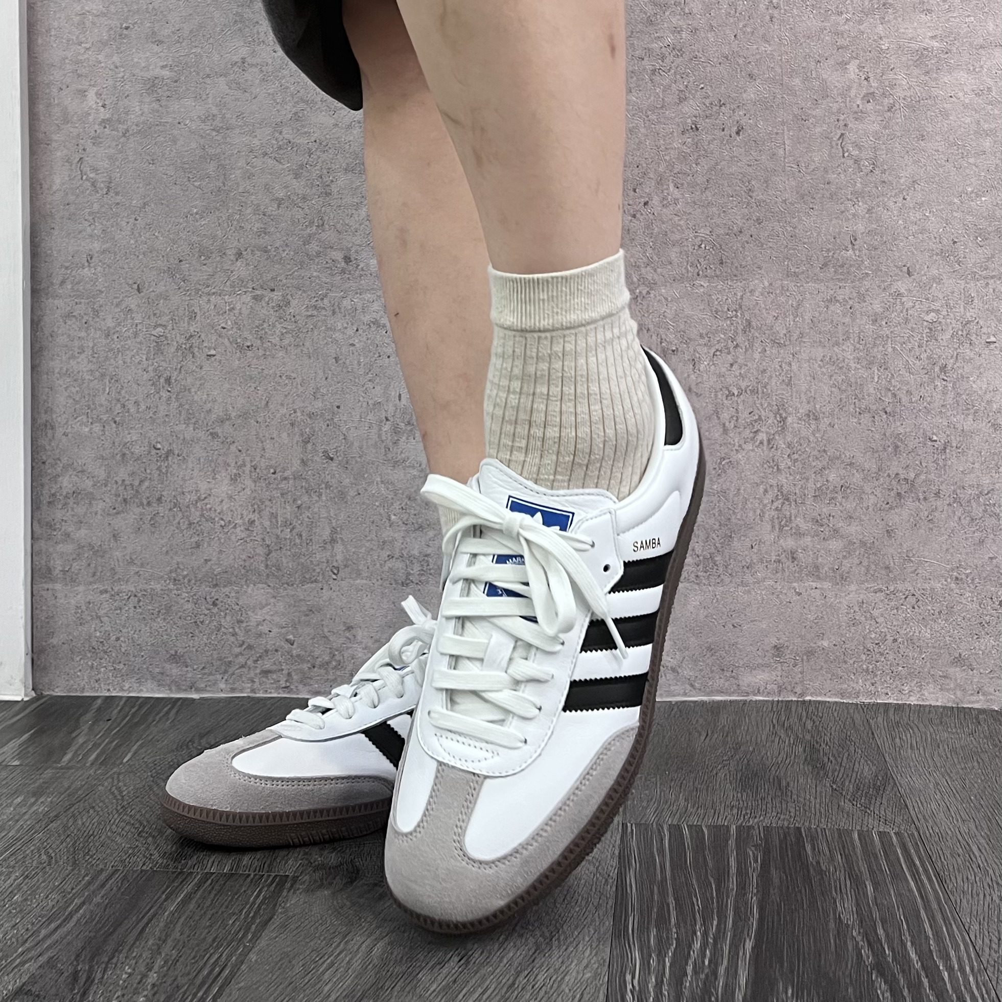 【開箱】adidas Samba OG｜今年爆紅的德訓鞋，磨腳、版型、穿搭一次聊透