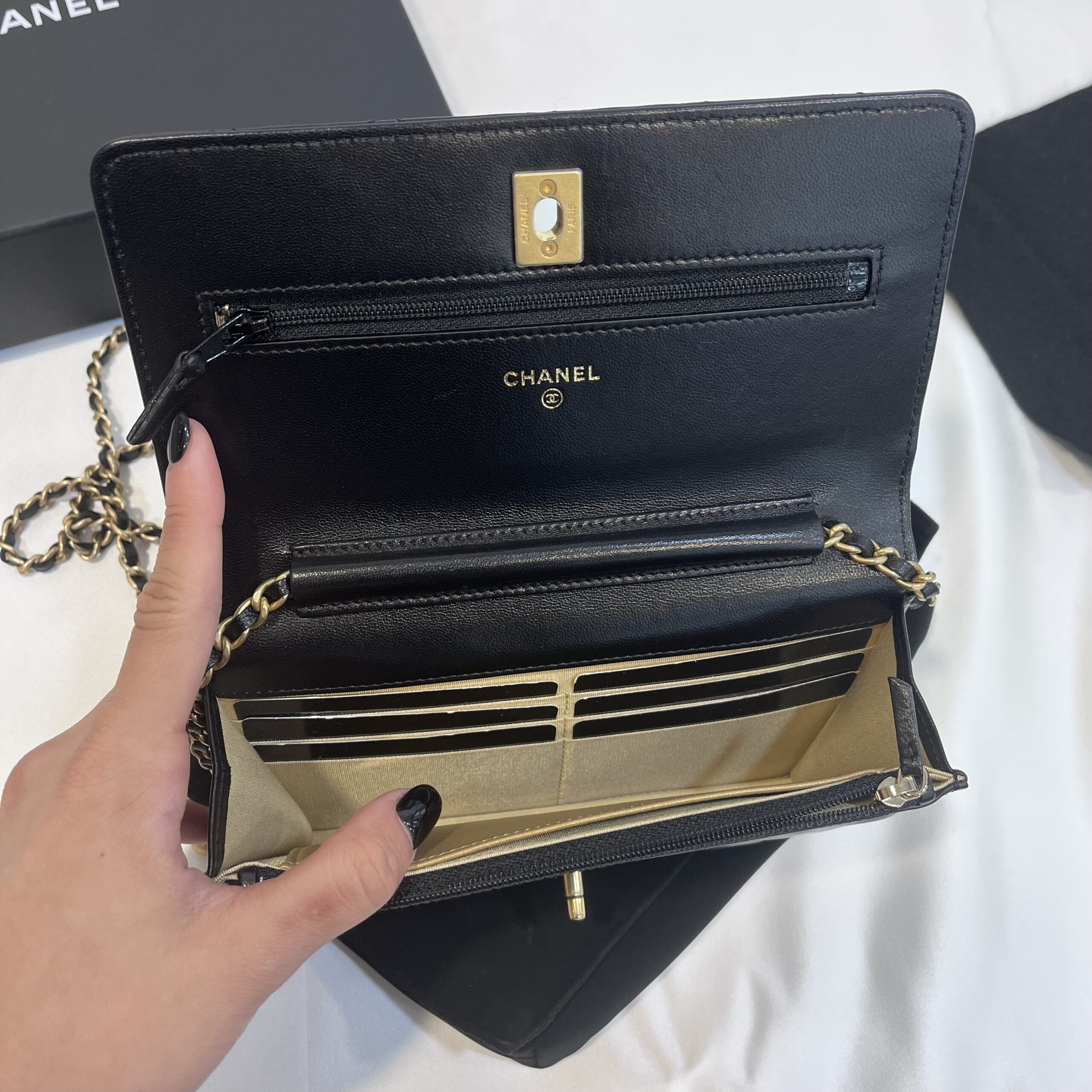 【開箱】CHANEL WOC 2025 金球值得買嗎？價格十萬有找比市價更甜！