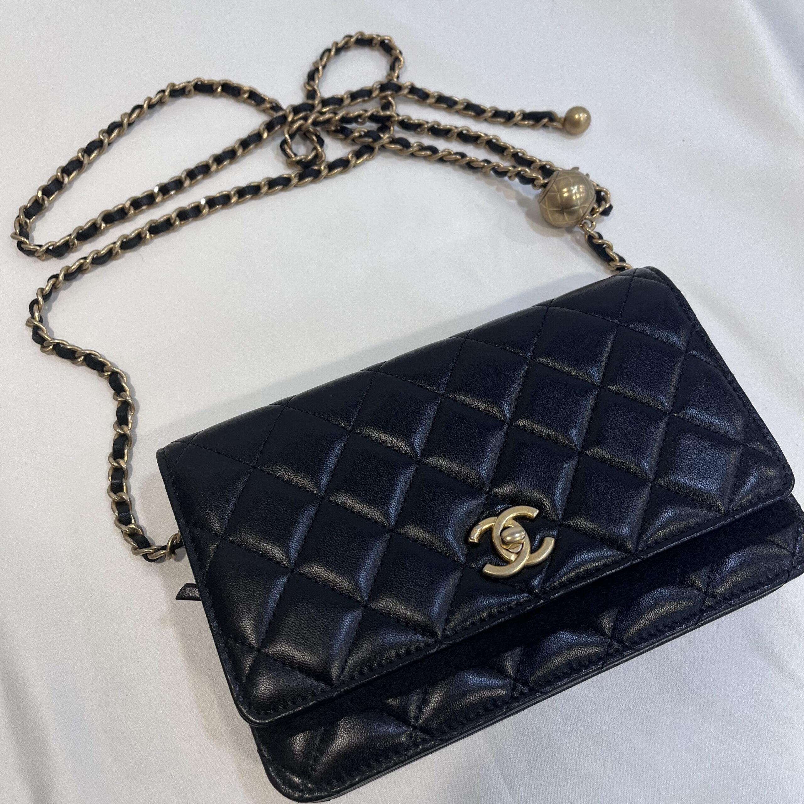 【開箱】CHANEL WOC 2025 金球值得買嗎？價格十萬有找比市價更甜！