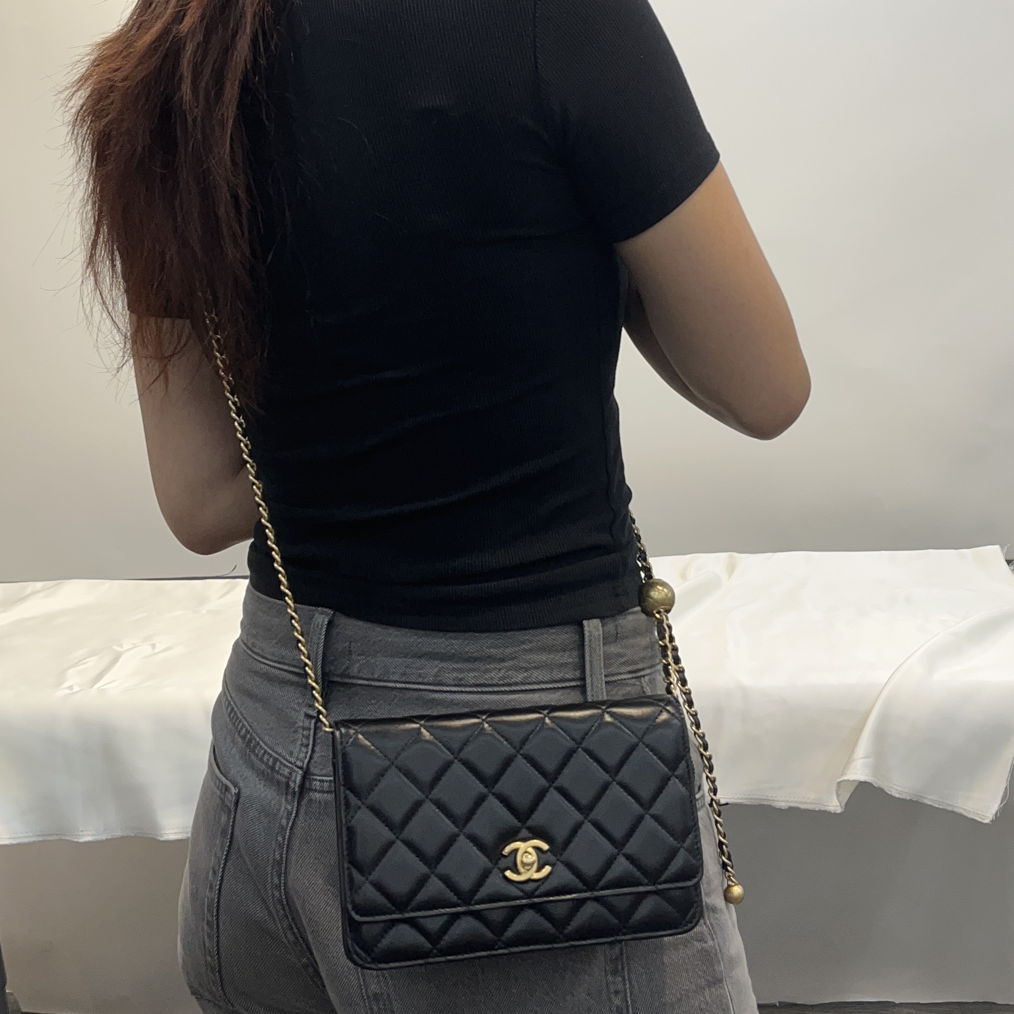 【開箱】CHANEL WOC 2025 金球值得買嗎？價格十萬有找比市價更甜！
