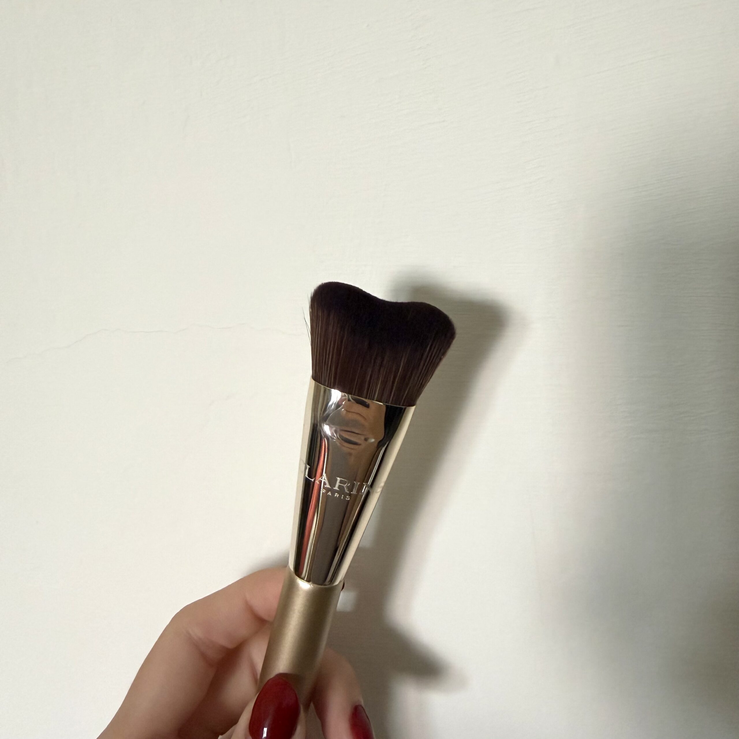 黃金雙萃精華粉底液8小時實測真的有嚇到我！克蘭詩把黃金雙萃精華直接做成粉底？！"