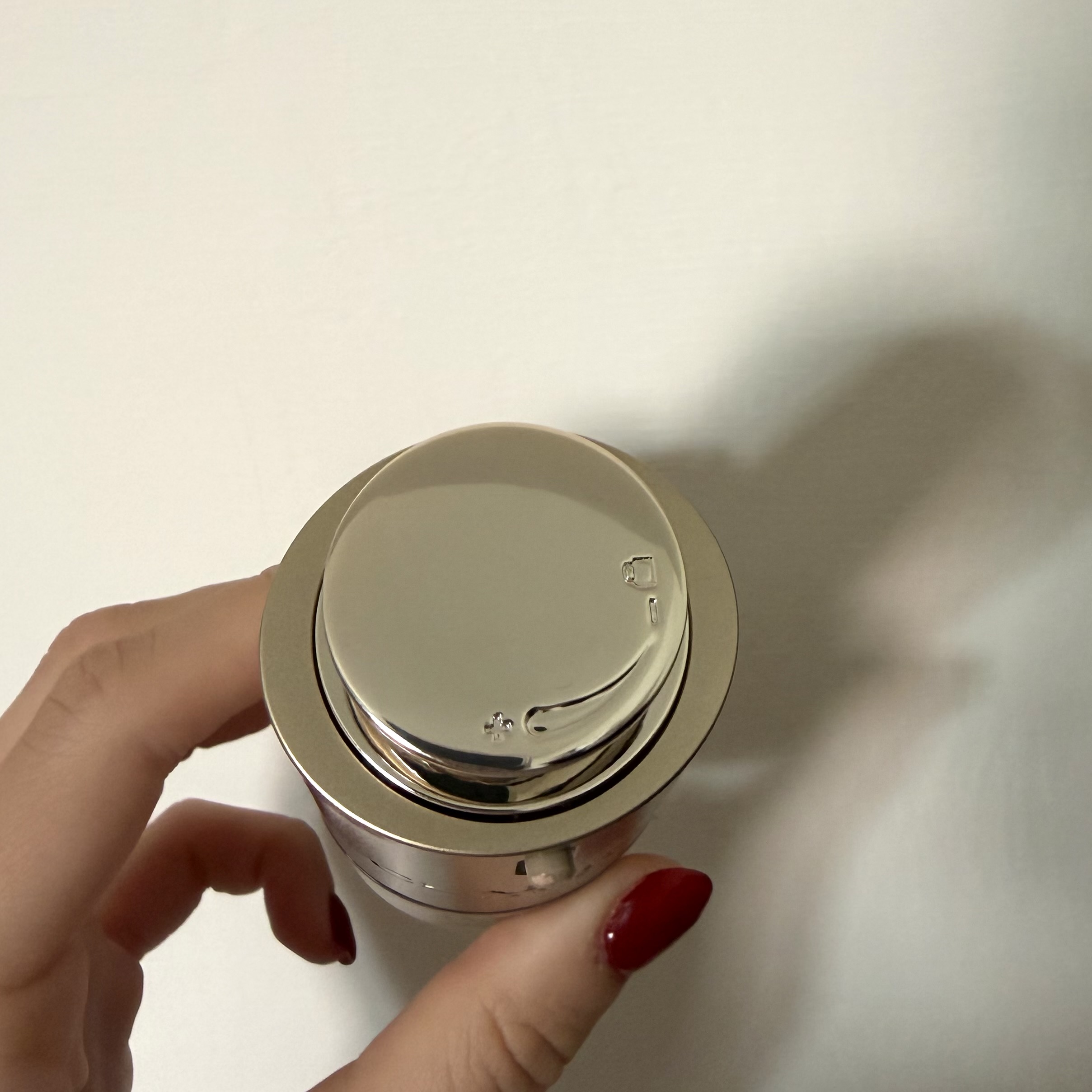 黃金雙萃精華粉底液8小時實測真的有嚇到我！克蘭詩把黃金雙萃精華直接做成粉底？！