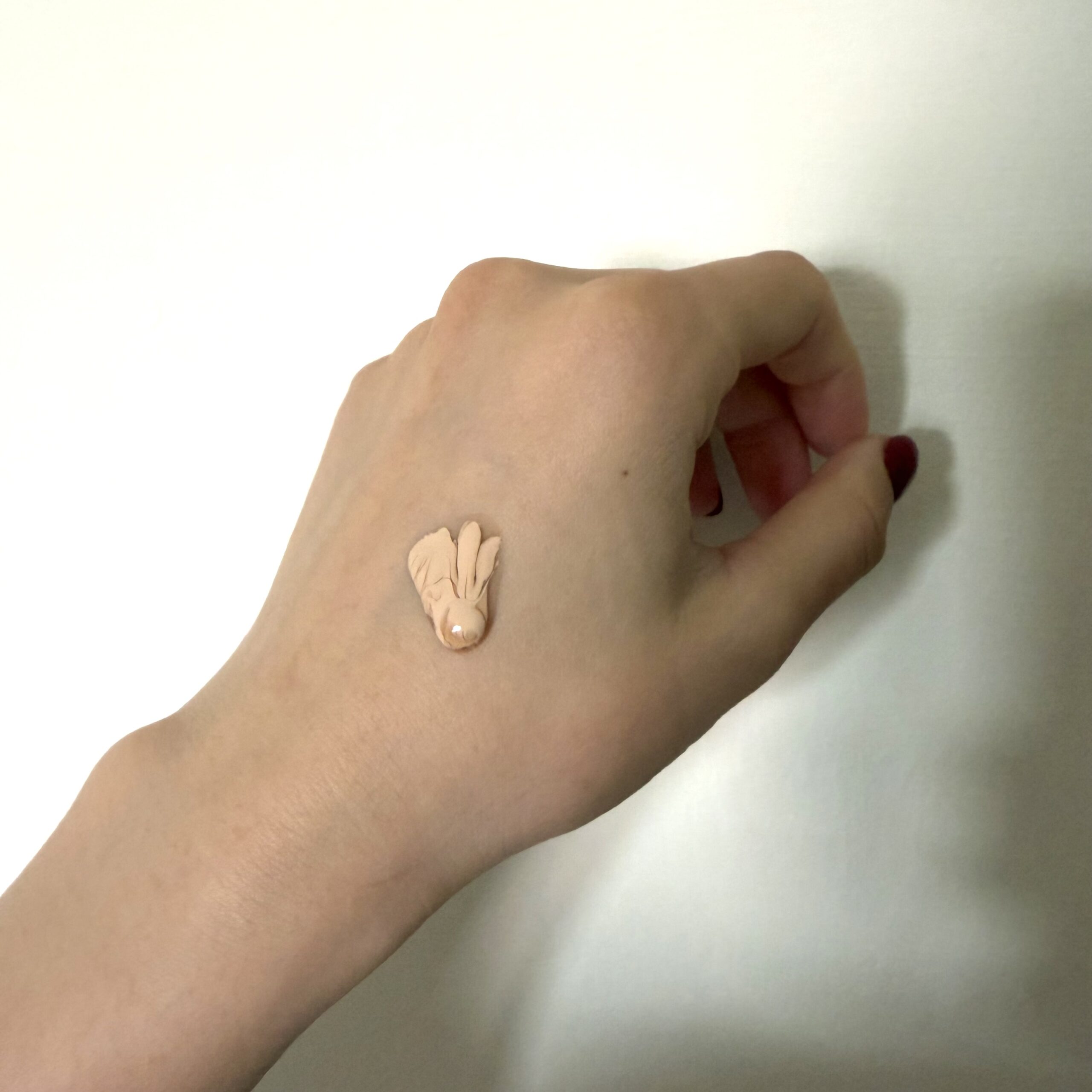 黃金雙萃精華粉底液8小時實測真的有嚇到我！克蘭詩把黃金雙萃精華直接做成粉底？！