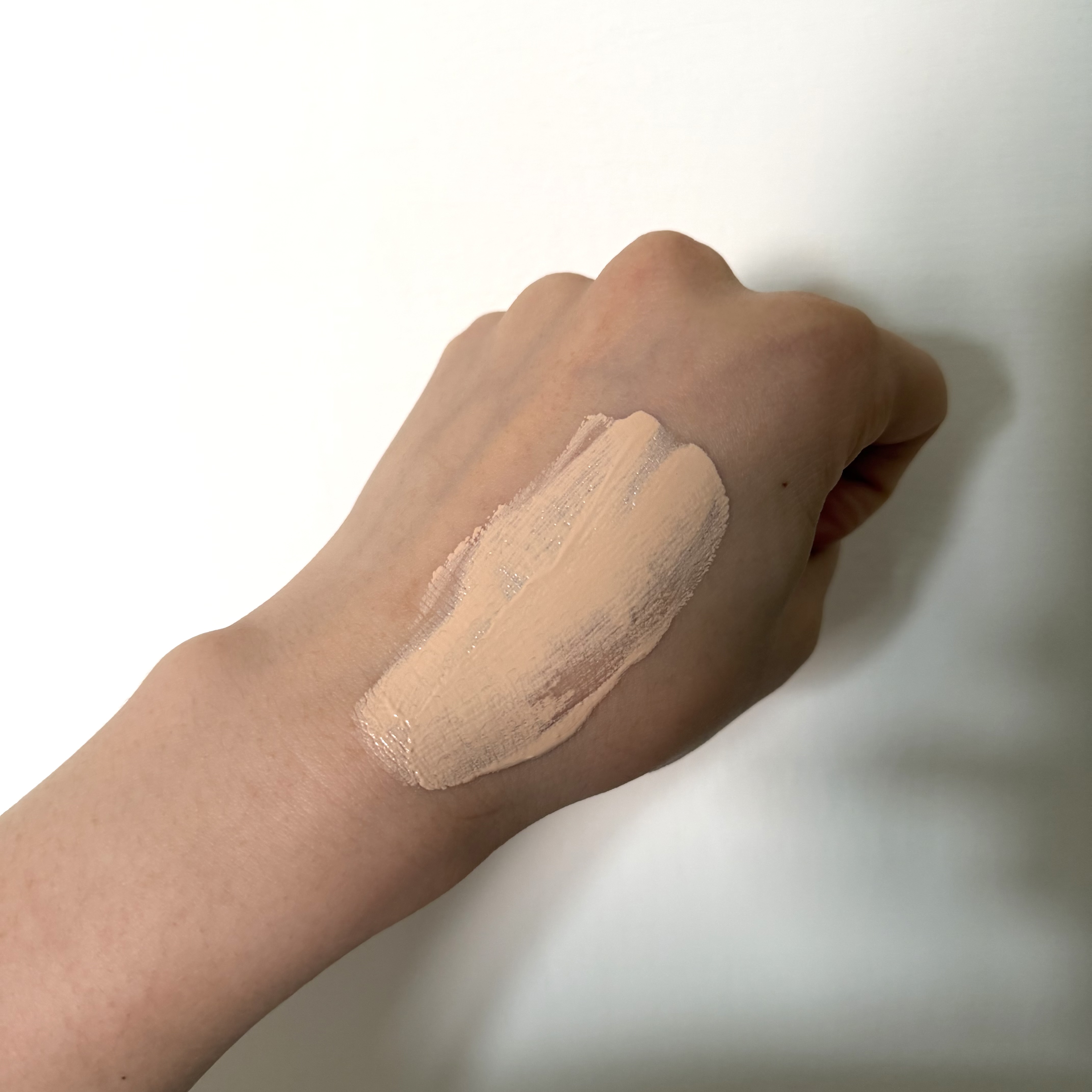 黃金雙萃精華粉底液8小時實測真的有嚇到我！克蘭詩把黃金雙萃精華直接做成粉底？！